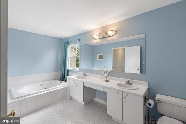 4 BONNER CT, Pennington, NJ 08534