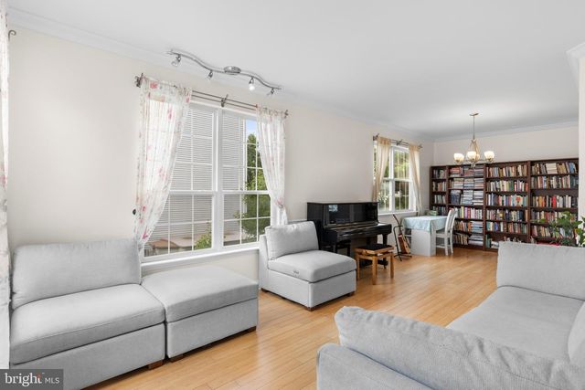 4 BONNER CT, Pennington, NJ 08534