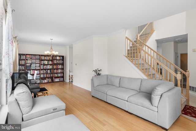 4 BONNER CT, Pennington, NJ 08534