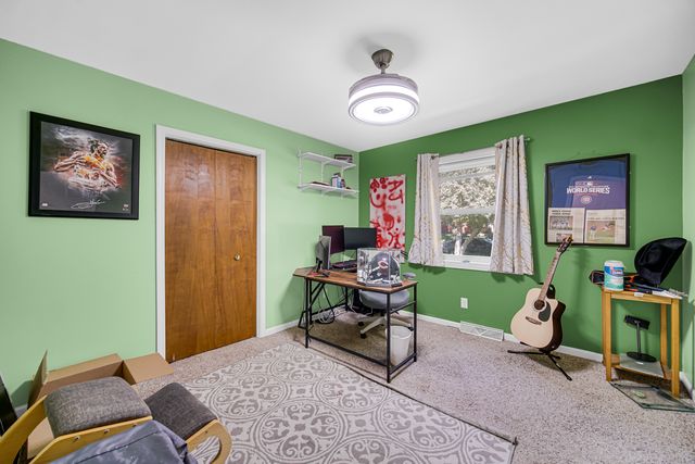 104 Poplar Road, Yorkville, IL 60560