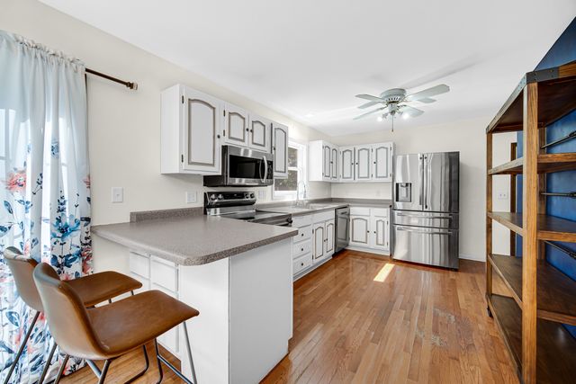 104 Poplar Road, Yorkville, IL 60560