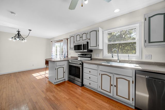 104 Poplar Road, Yorkville, IL 60560