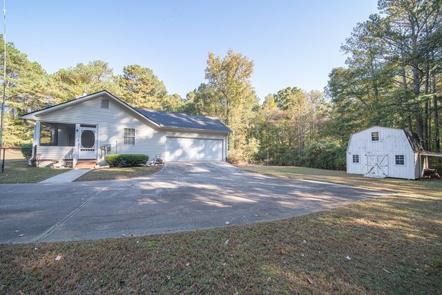 200 Lake Amah Lee Road, Hampton, GA 30228