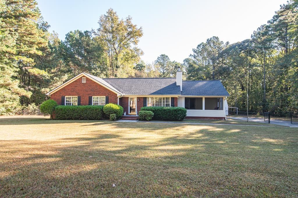 200 Lake Amah Lee Road, Hampton, GA 30228