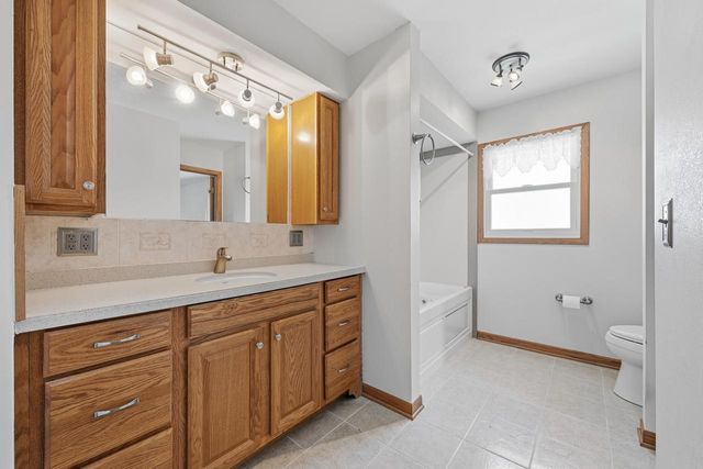 1616 Clark COURT, South Milwaukee, WI 53172