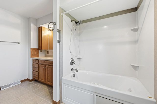1616 Clark COURT, South Milwaukee, WI 53172