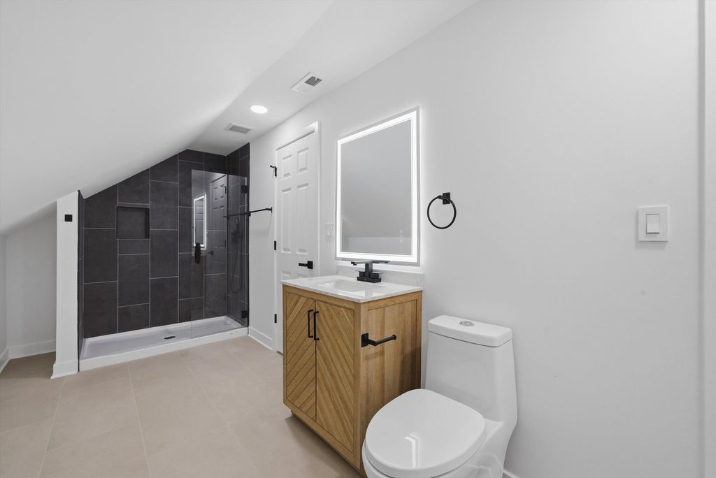 Image 16 of property listing at 8219 S Throop Street, Chicago, IL 60620