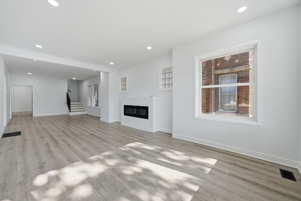 Image 3 of property listing at 8219 S Throop Street, Chicago, IL 60620