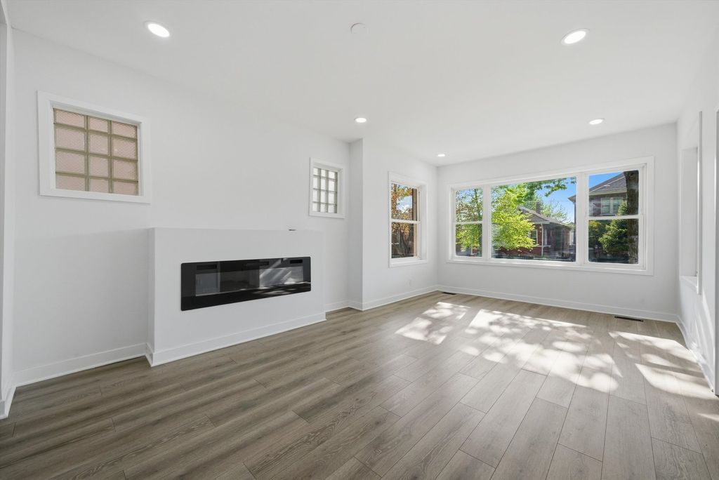 Image 4 of property listing at 8219 S Throop Street, Chicago, IL 60620