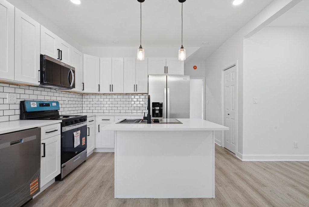 Image 7 of property listing at 8219 S Throop Street, Chicago, IL 60620