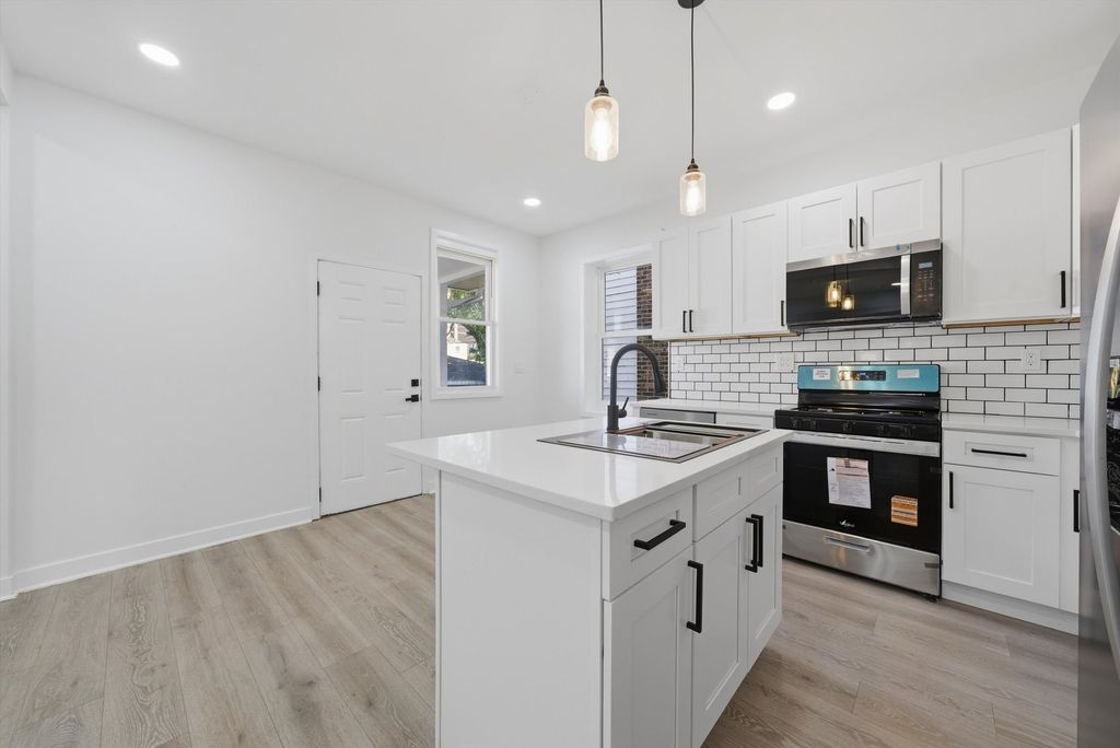 Image 8 of property listing at 8219 S Throop Street, Chicago, IL 60620