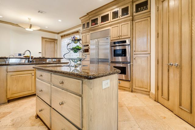 18729 Wainsborough Lane, Dallas, TX 75287