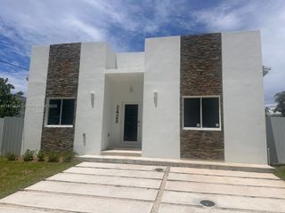 2423 NW 23rd Ln, Fort Lauderdale, FL 33311