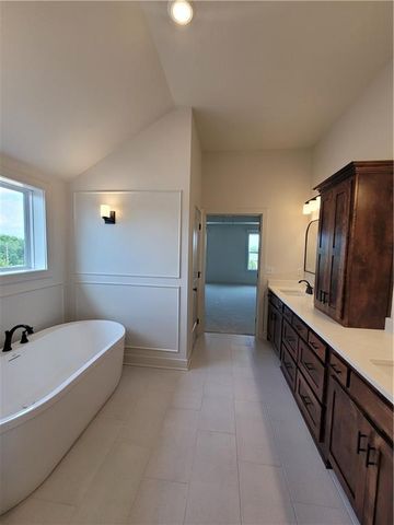 9006 N Poplar Avenue, Kansas City, MO 64156