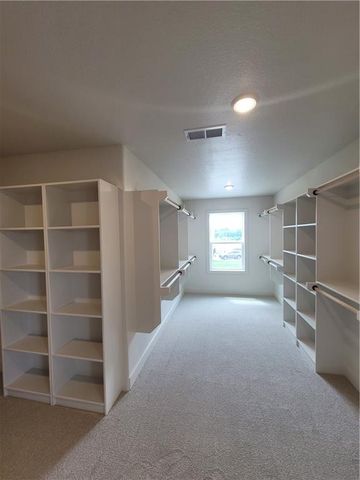 9006 N Poplar Avenue, Kansas City, MO 64156