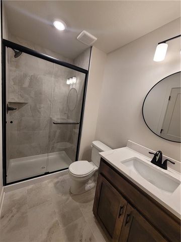 9006 N Poplar Avenue, Kansas City, MO 64156