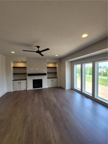 9006 N Poplar Avenue, Kansas City, MO 64156