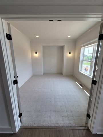9006 N Poplar Avenue, Kansas City, MO 64156