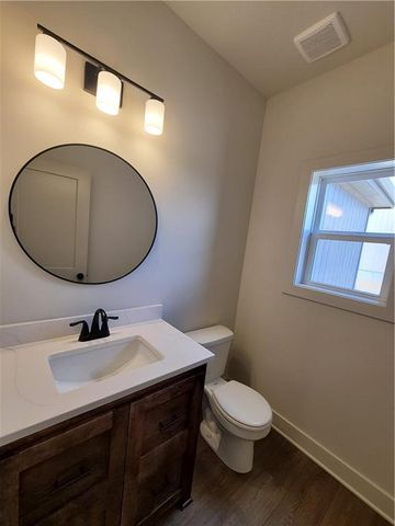 9006 N Poplar Avenue, Kansas City, MO 64156