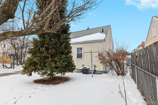 2218 Baxter Avenue, Royal Oak, MI 48067