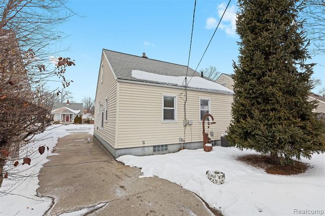 2218 Baxter Avenue, Royal Oak, MI 48067