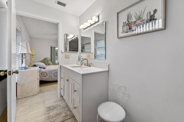 6220 Kings Gate Circle, Delray Beach, FL 33484