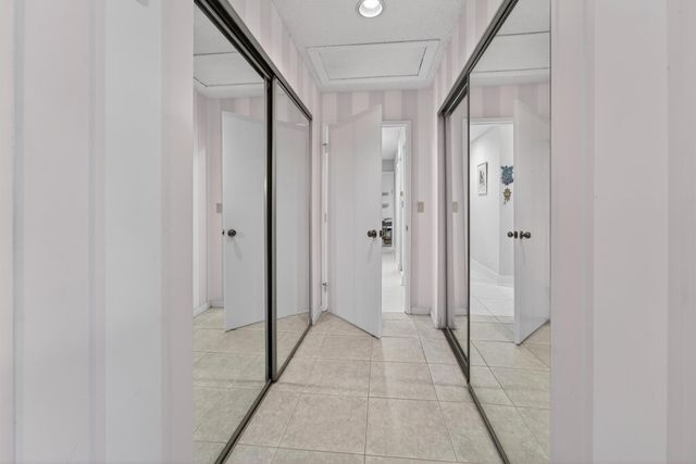 6220 Kings Gate Circle, Delray Beach, FL 33484