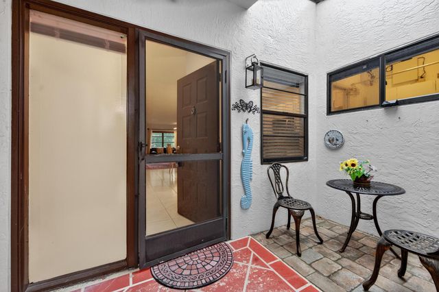 6220 Kings Gate Circle, Delray Beach, FL 33484