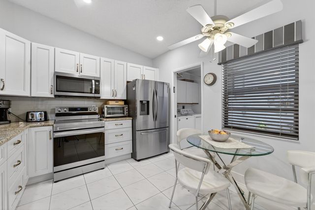 6220 Kings Gate Circle, Delray Beach, FL 33484