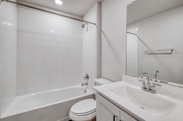 109 BETHPAGE DR, San Marcos, TX 78666