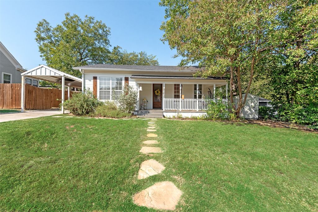318 S Walnut Street, Weatherford, TX 76086