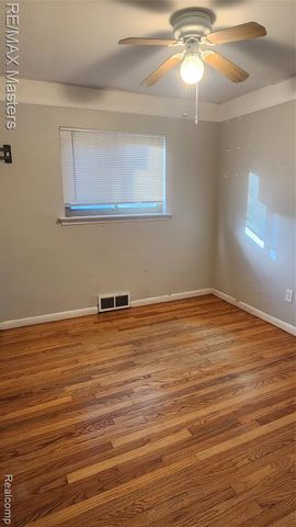 2755 Longmeadow Drive, Trenton, MI 48183