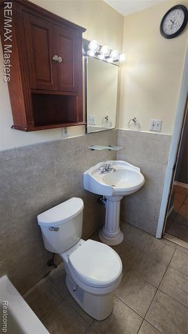 2755 Longmeadow Drive, Trenton, MI 48183