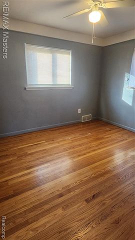 2755 Longmeadow Drive, Trenton, MI 48183