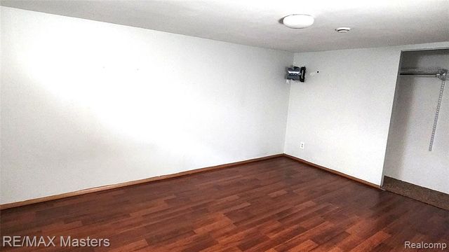 2755 Longmeadow Drive, Trenton, MI 48183