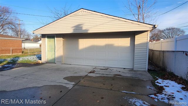 2755 Longmeadow Drive, Trenton, MI 48183