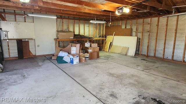 2755 Longmeadow Drive, Trenton, MI 48183