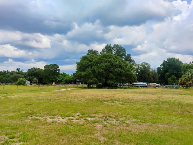17936 SE 95TH STREET ROAD, Ocklawaha, FL 32179