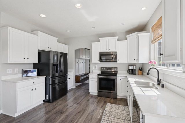 4143 Stillwater CIRCLE, Waukesha, WI 53189