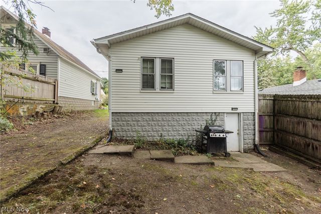 1305 Big Falls Avenue, Akron, OH 44310