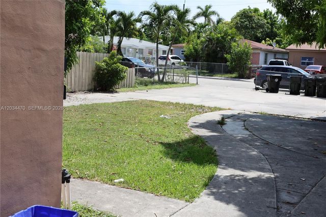 1029 S C St, Lake Worth, FL 33460