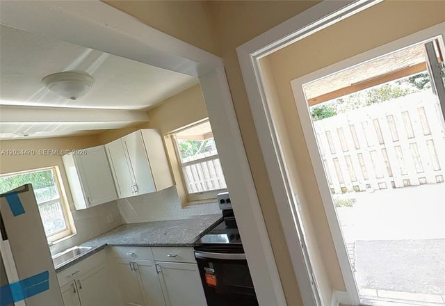 1029 S C St, Lake Worth, FL 33460