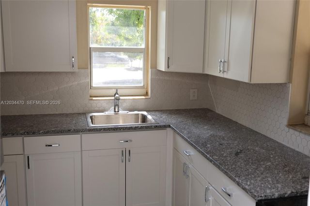 1029 S C St, Lake Worth, FL 33460