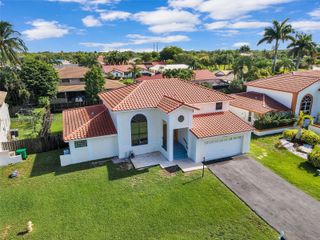 15835 Cotswold Ct, Davie, FL 33331
