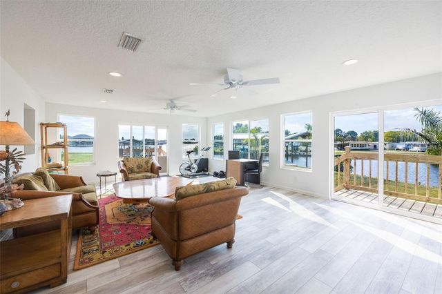 821 WHITE HERON BOULEVARD, Ruskin, FL 33570