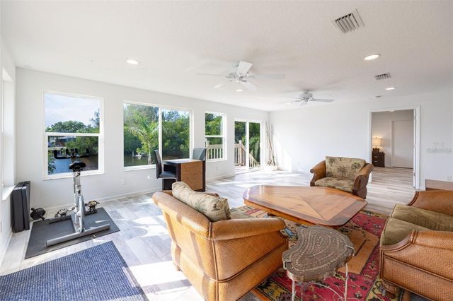 821 WHITE HERON BOULEVARD, Ruskin, FL 33570