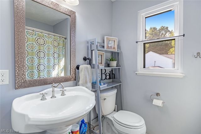 458 Derbyshire Road, Green, OH 44319