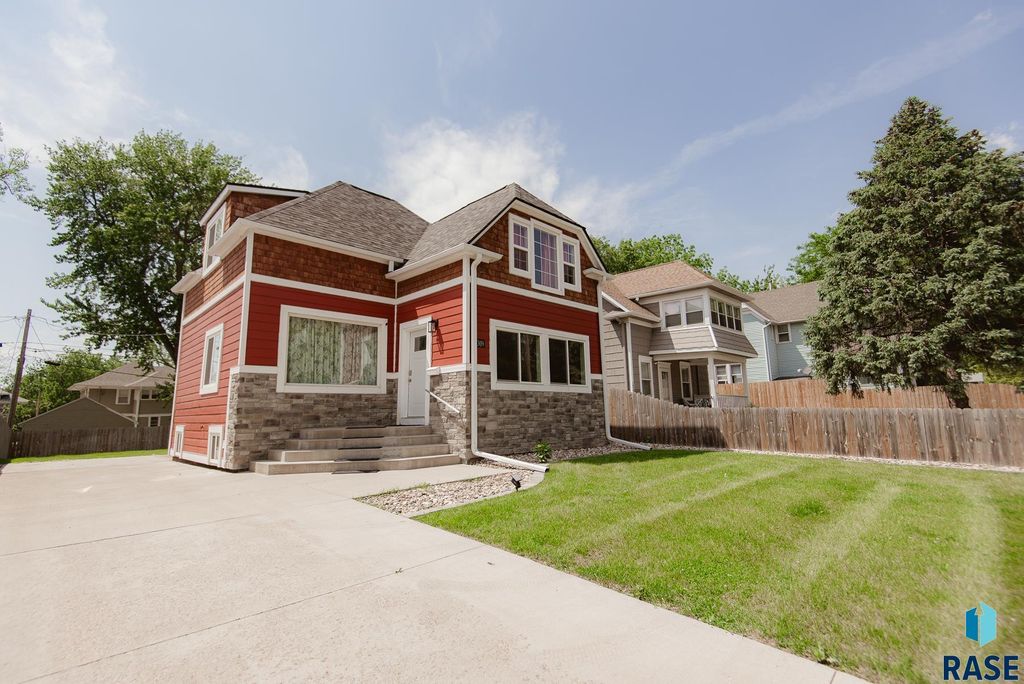 1309 S Spring Ave Avenue, Sioux Falls, SD 57105