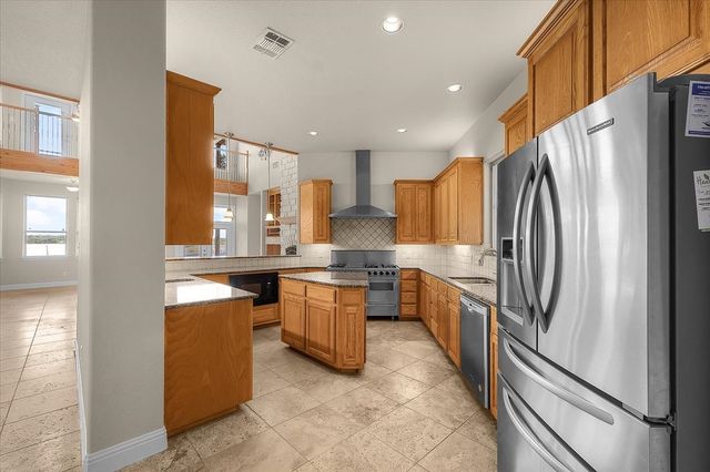 203 W Lake Drive, Weatherford, TX 76087