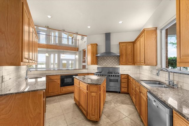 203 W Lake Drive, Weatherford, TX 76087